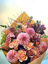 Load image into Gallery viewer, Deluxe hand-tied bouquet
