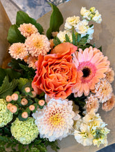 Load image into Gallery viewer, Light hand-tied bouquet