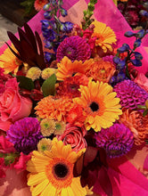 Load image into Gallery viewer, Classic hand-tied bouquet