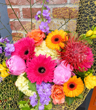 Load image into Gallery viewer, Handtied Bouquet
