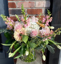 Load image into Gallery viewer, Vase Arrangement