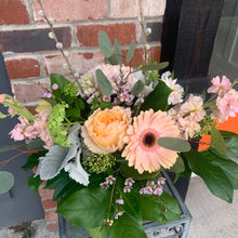 Load image into Gallery viewer, Vase Arrangement - Cube