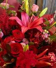 Load image into Gallery viewer, Deluxe hand-tied bouquet
