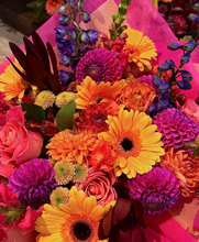 Load image into Gallery viewer, Deluxe hand-tied bouquet
